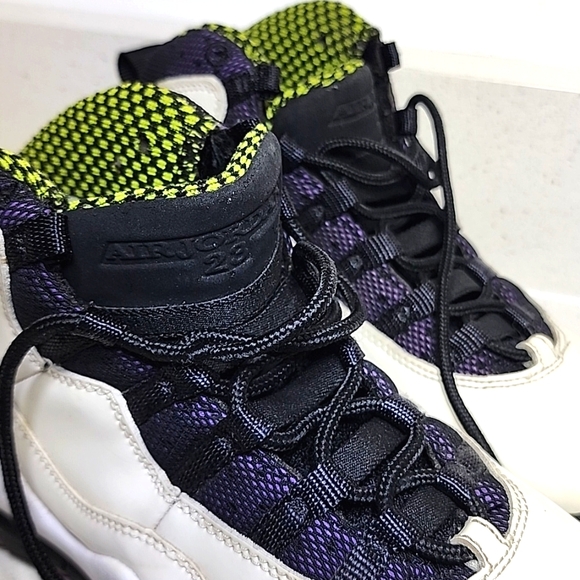 Air Jordans 10 Retro. Unisex. Size 5 Youth. Hard To Find Color Combo - Picture 16 of 16